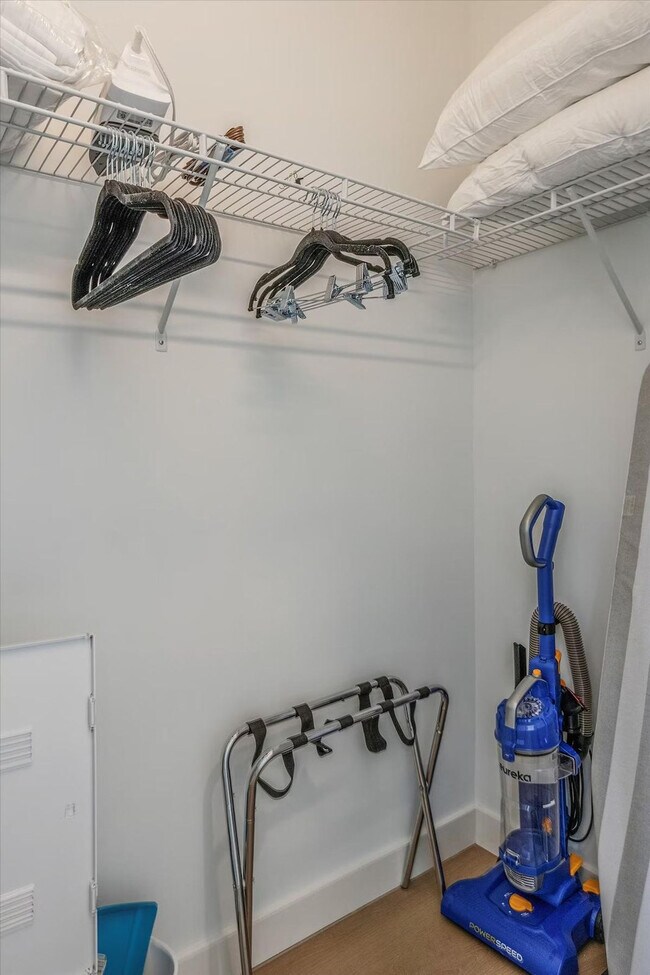 Building Photo - 365 Terhune Rd