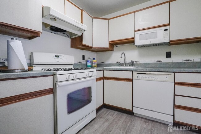 Building Photo - 809 Woodhaven Dr