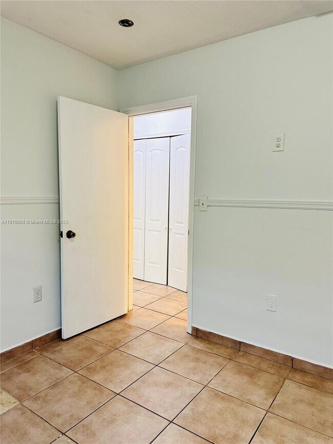 Building Photo - 1101 NW 134th Pl