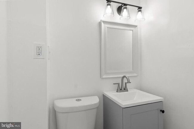 Building Photo - 221 Broadway St