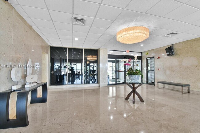 Building Photo - 300 Bayview Dr