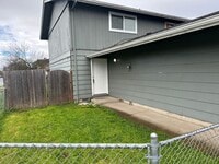 Building Photo - Updated 2 bedroom, 1 bath with garage!