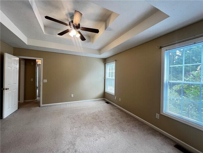 Building Photo - 633 Forest Pine Dr