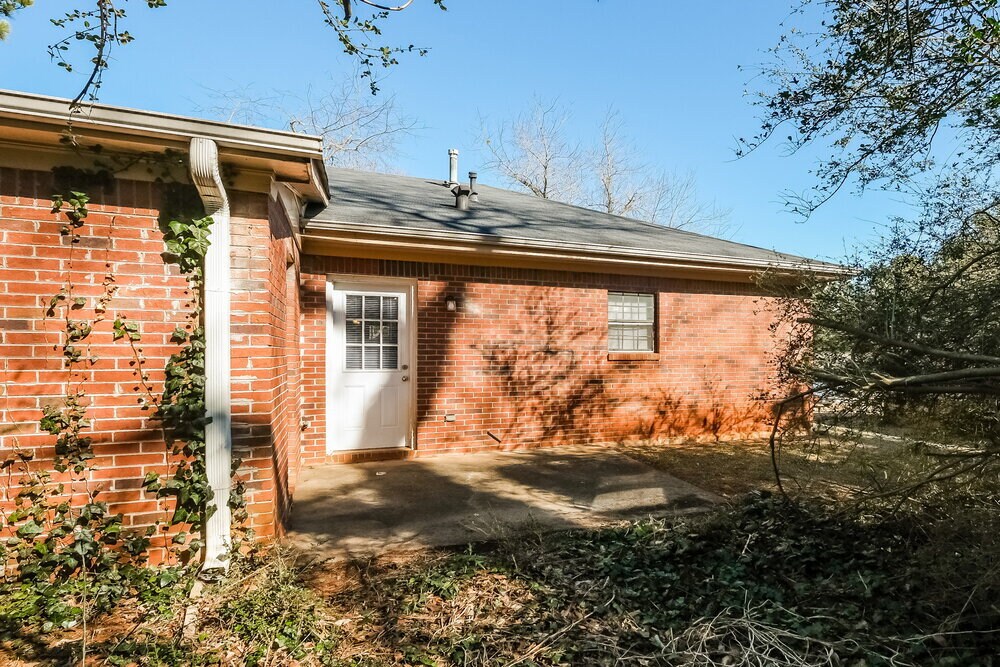 Building Photo - 318 Freeport Dr