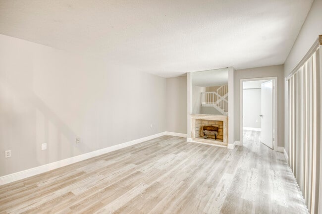 Building Photo - 1221 12th Ln