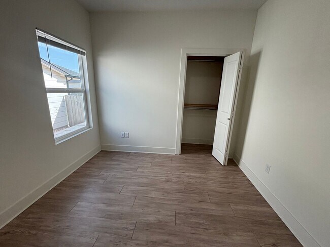 Building Photo - 1747/49 Hickory