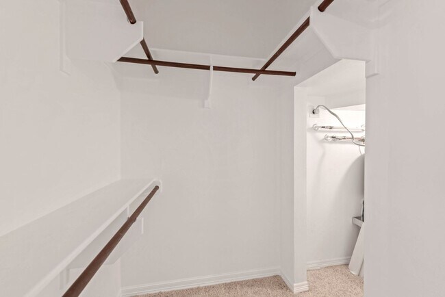 Building Photo - Available for Immediate Move in! 1 bed Tow...