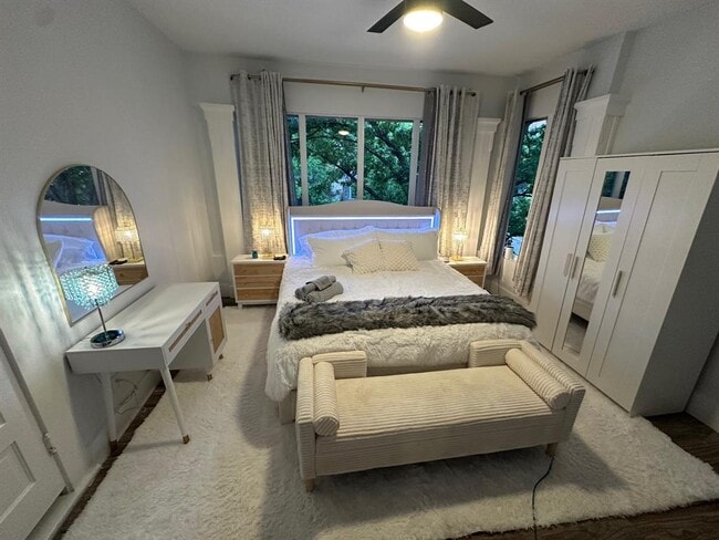 Building Photo - 3210 Hampton Rd