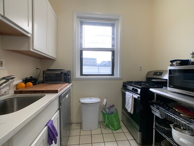 31 Saint Lukes Road #3 - 27 Saint Lukes Rd