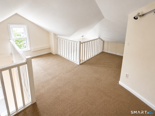 Building Photo - 10 Haviland St