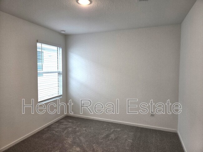 Building Photo - 968 Creek