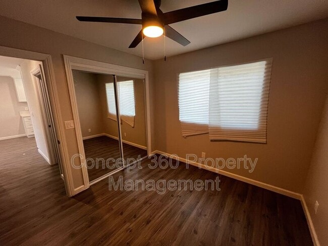 Building Photo - 2520 E Anaheim St