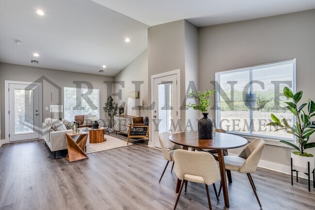 Building Photo - 4940 N Vassar Ave