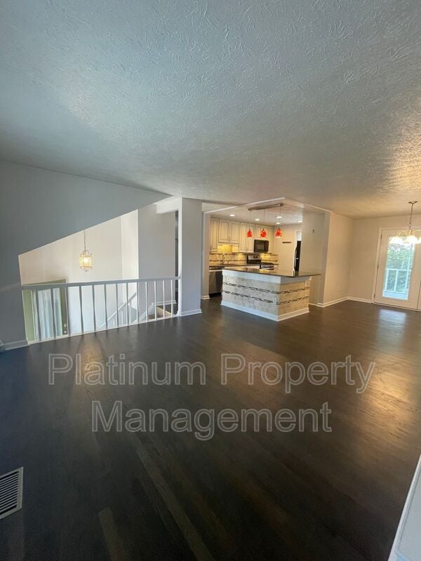 Building Photo - 10500 Worthington Hills Manor