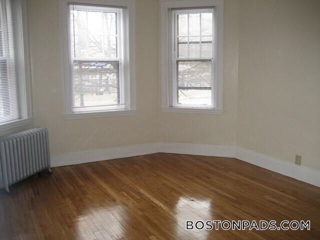 Building Photo - 1572 Commonwealth Ave