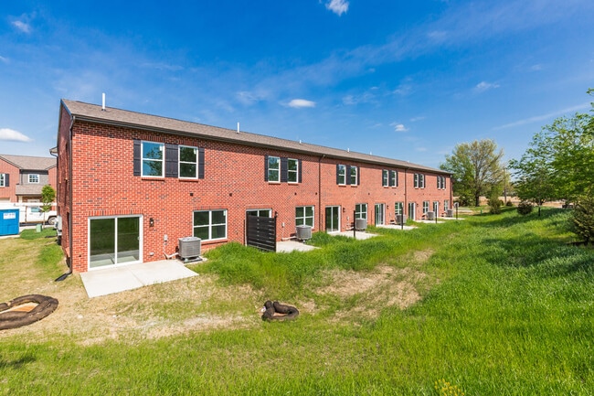 Building Photo - 2301 Point Pl