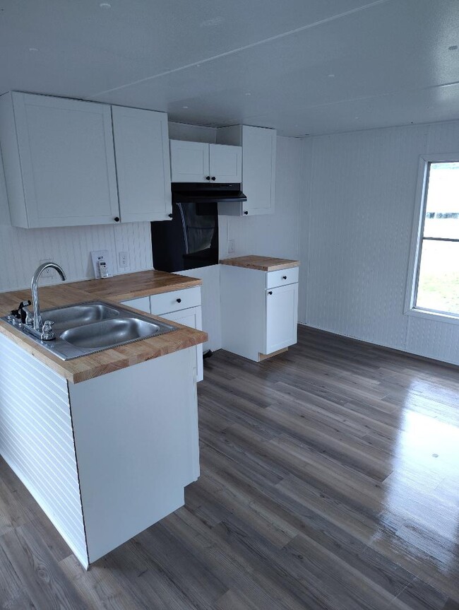 Building Photo - Deerfield Mobile Home Park