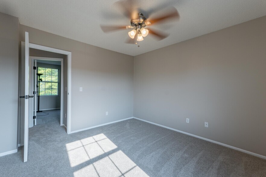 Building Photo - 4946 Stoneybrook Blvd