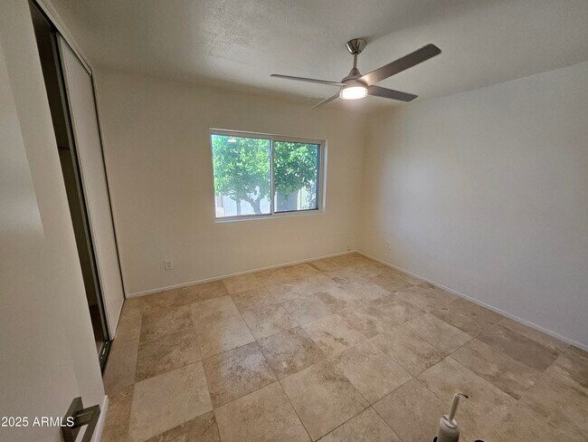 Building Photo - 2262 S Las Flores