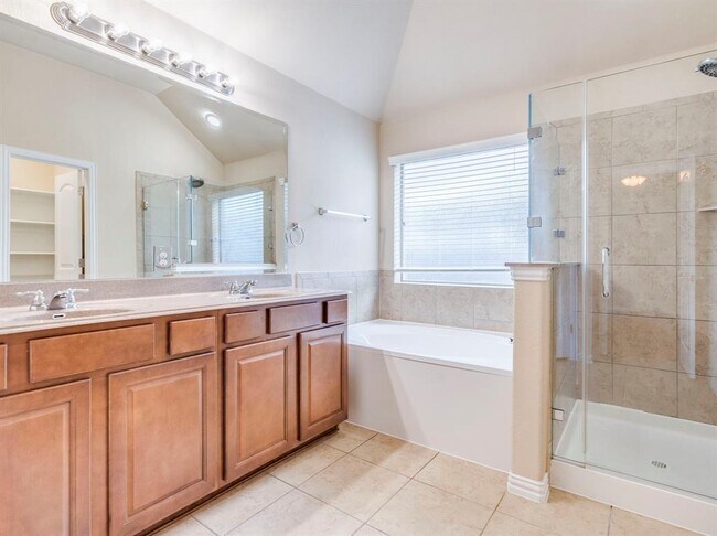 Building Photo - 327 Saffron Springs