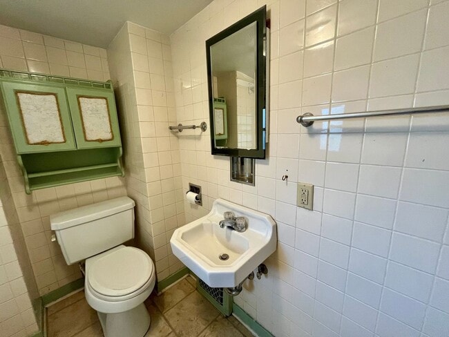 Building Photo - 3 Bed 1 Bath Single Family Home in Rhinela...