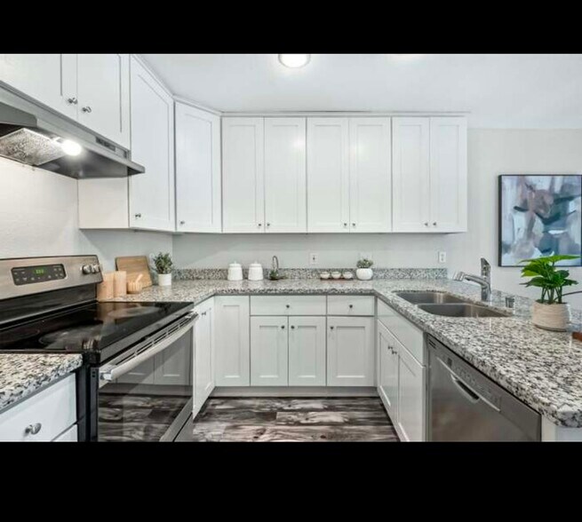 Building Photo - 310 Tradewinds Dr