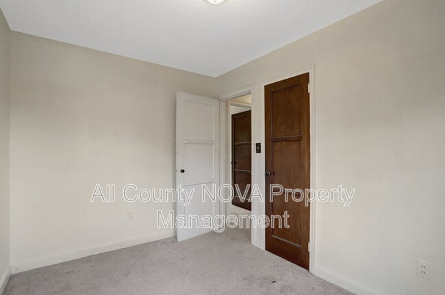 Building Photo - 2238 Farrington Ave