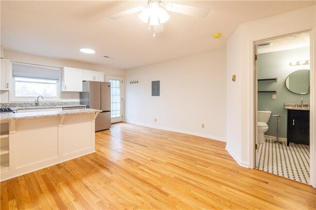 Building Photo - 897 Argonne Ave NE