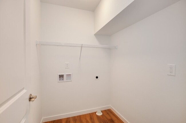 Building Photo - Modern Luxury: Spacious 3-Bedroom Home Near JBLM