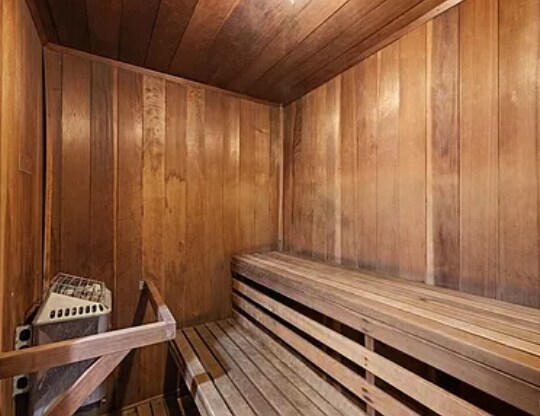 Building Photo - 906 N Doheny Dr