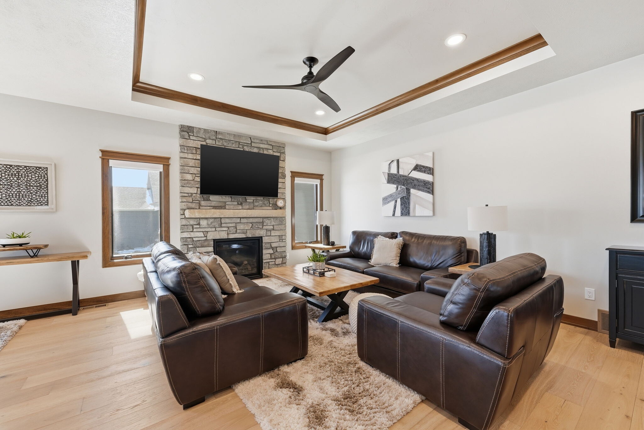 Building Photo - 2701 W Oak Hill Dr