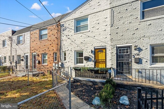 Building Photo - 134 35th St NE