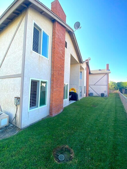 Building Photo - 2805 Unicornio St