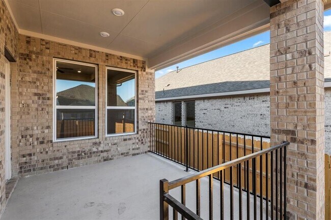 Building Photo - 204 Grn Knl Ln