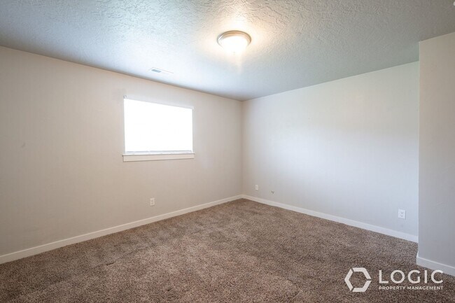 Building Photo - 138 S 300 W