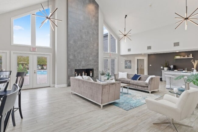 Building Photo - Lakes of Carmel