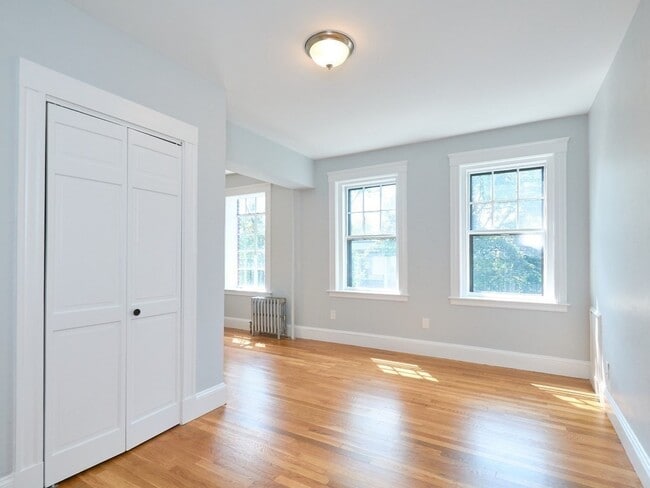 Building Photo - 42 Linnaean St