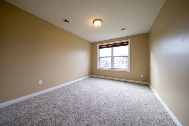 Building Photo - 5075 Jewel Ln N