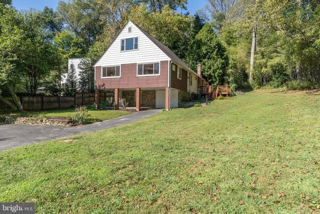 Building Photo - 6221 Walhonding Rd