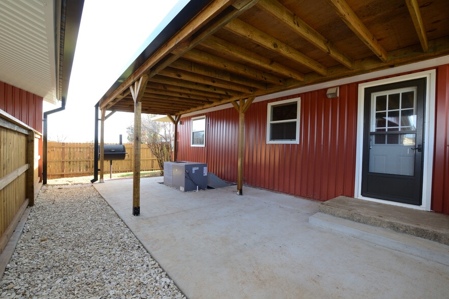Building Photo - 1502 McCaulley St