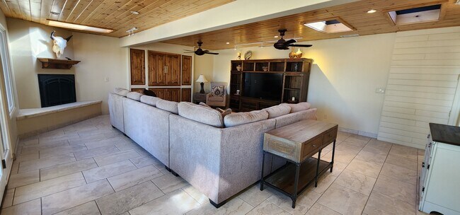 Building Photo - 1710 W Camino Dr