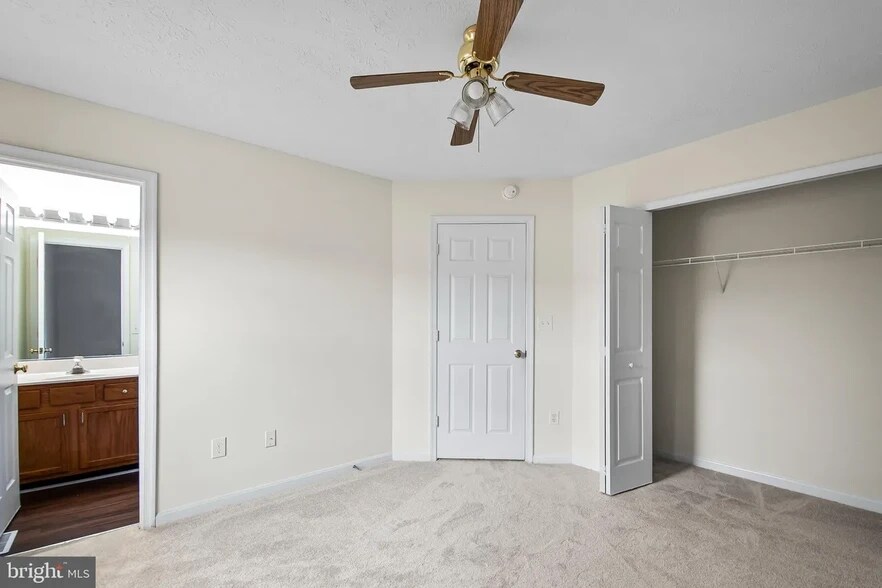 Master bedroom - 10512 Tidewater Plains Dr