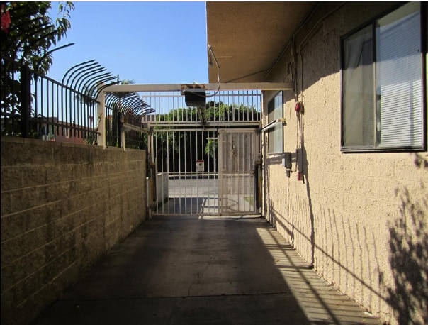 Building Photo - 4734 S Slauson Ave