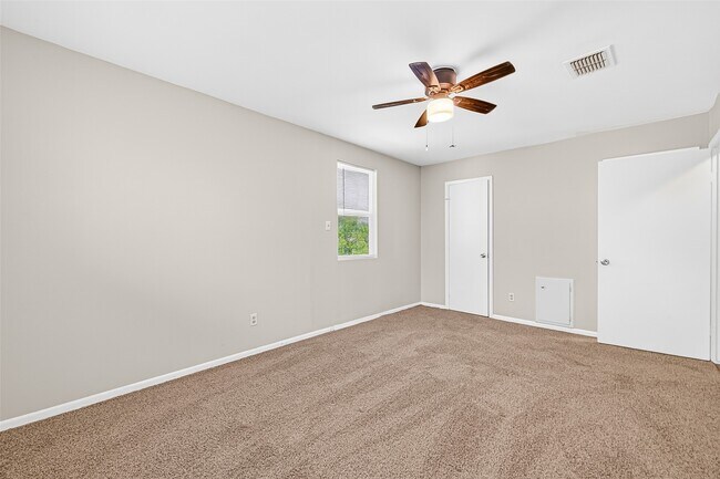 Building Photo - 403 Mistywood Dr