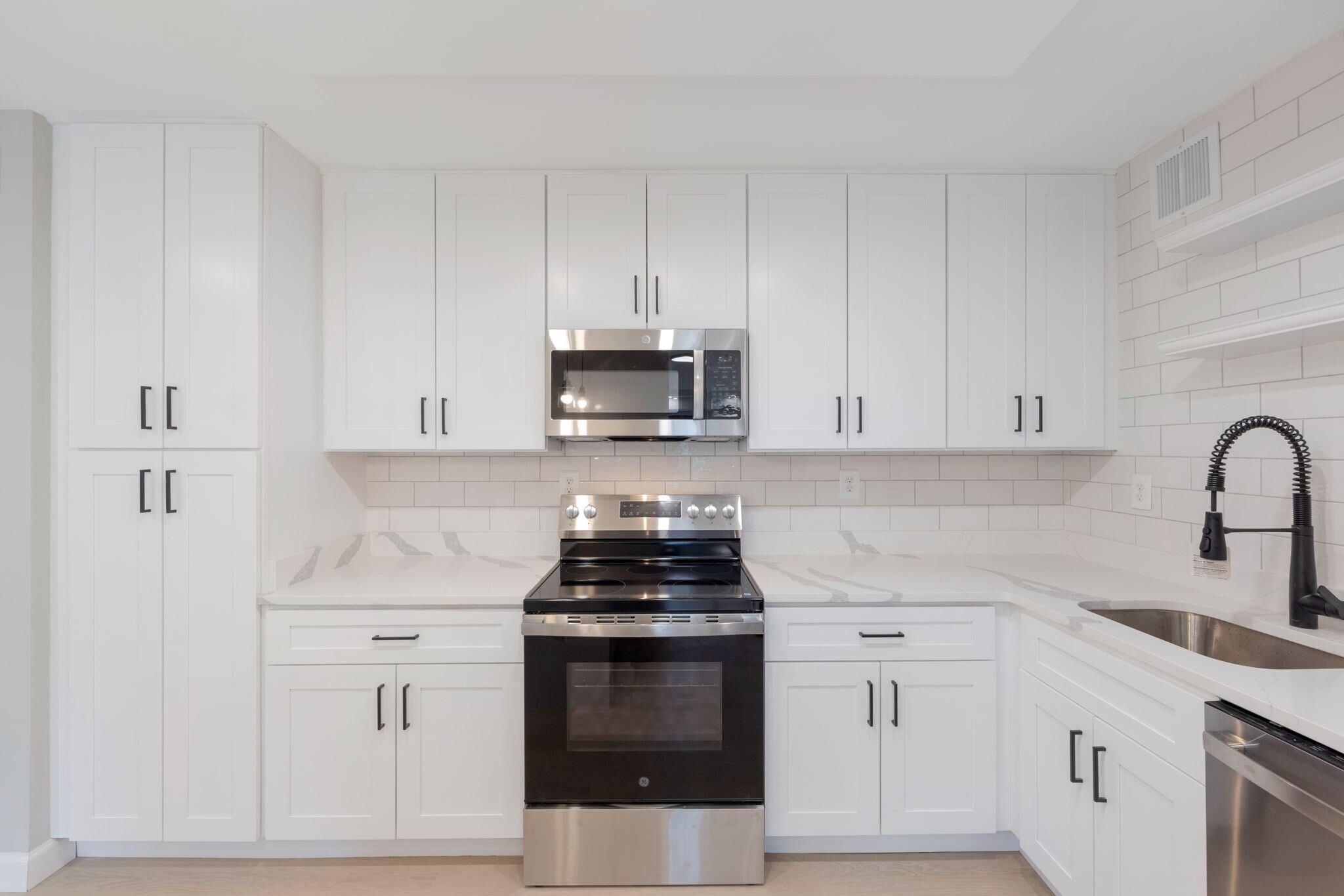 Building Photo - 205 Yoakum Pky