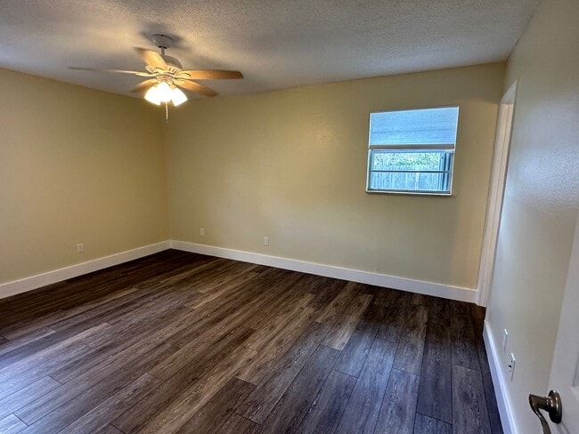 Building Photo - 647 Goodwin Ave