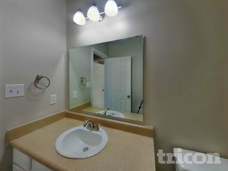 Building Photo - 5367 Shamus Dr