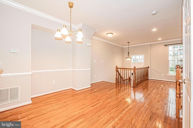 Building Photo - SPACIOUS 2 LEVEL CONDO WITH LOFT