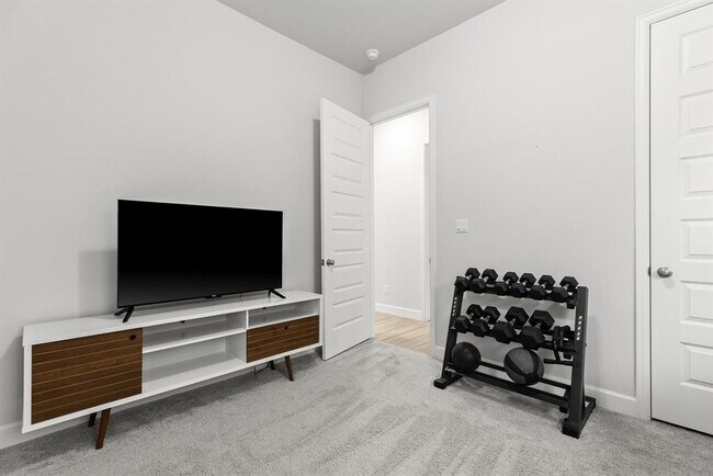 Building Photo - 1909 Sir Nathaniel Ln