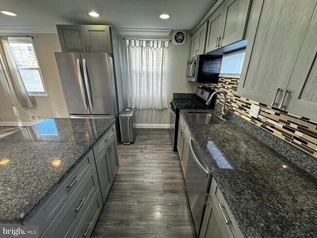 Building Photo - 5411 8th Pl S